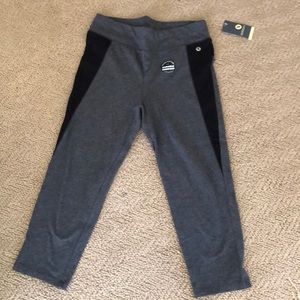 NWT Xersion grey and black Capri soft stretch leggings